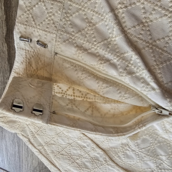 Womens Ryegrass Quilted Pleated Shorts Off white with Pockets size 2 - Picture 4 of 13